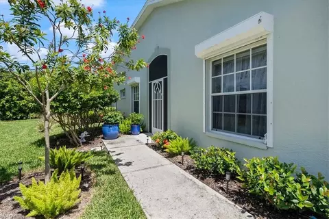 5485 Whitten Dr, Naples, FL 34104