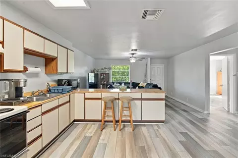 Kitchen - 4410 Outer Dr, Naples, FL 34112 photo 4 of 6