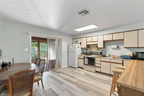 Kitchen - 4410 Outer Dr, Naples, FL 34112 photo 5 of 6