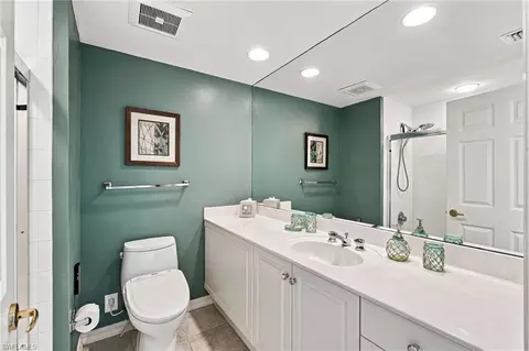 Bath - 425 Dockside Dr #703, Naples, FL 34110 photo 4 of 6