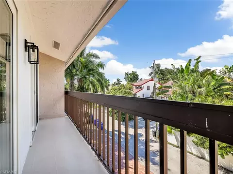 Exterior - 995 9th Ave S #5, Naples, FL 34102 photo 6 of 6