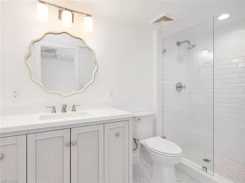 Bath - 995 9th Ave S #5, Naples, FL 34102 photo 2 of 3