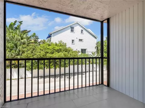 Exterior - 995 9th Ave S #5, Naples, FL 34102 photo 3 of 6