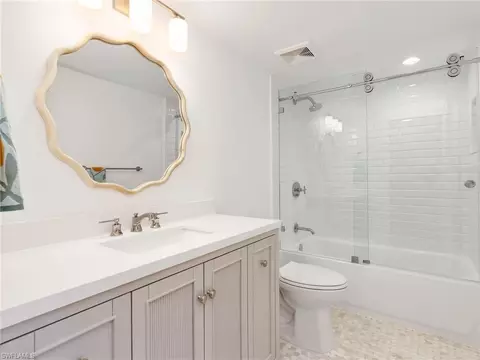 Bath - 995 9th Ave S #5, Naples, FL 34102 photo 3 of 3
