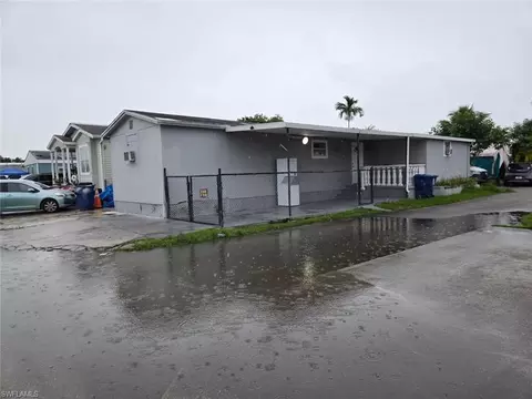 1525 SW 129 Ct, Miami, FL 33184