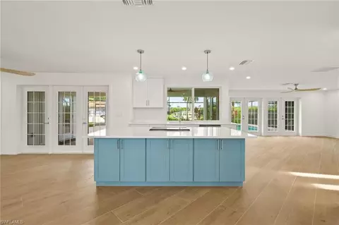 Kitchen - 2105 Sheepshead Dr, Naples, FL 34102 photo 2 of 4