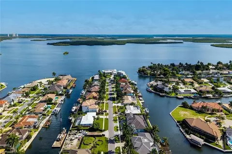 1763 Wavecrest Ct, Marco Island, FL 34145
