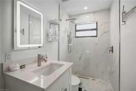 Bath - 683 100th Ave N, Naples, FL 34108 photo 4 of 4
