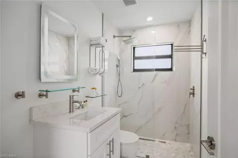 Bath - 683 100th Ave N, Naples, FL 34108 photo 2 of 4