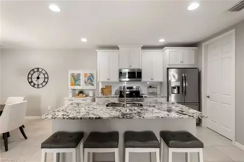 Kitchen - 14731 Edgewater Cir, Naples, FL 34114 photo 2 of 5