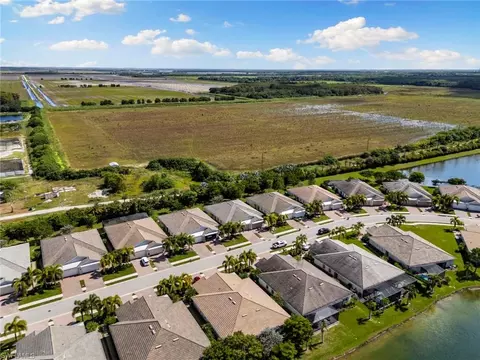View/Area - 14731 Edgewater Cir, Naples, FL 34114 photo 4 of 8