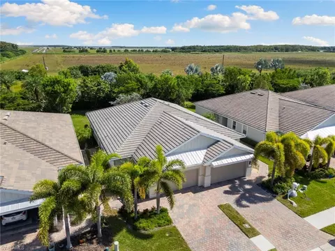 View/Area - 14731 Edgewater Cir, Naples, FL 34114 photo 2 of 8