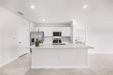 Kitchen - 17892 Shade Tree Loop, Punta Gorda, FL 33982 photo 4 of 4