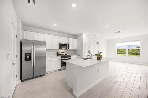 Kitchen - 17892 Shade Tree Loop, Punta Gorda, FL 33982 photo 2 of 4