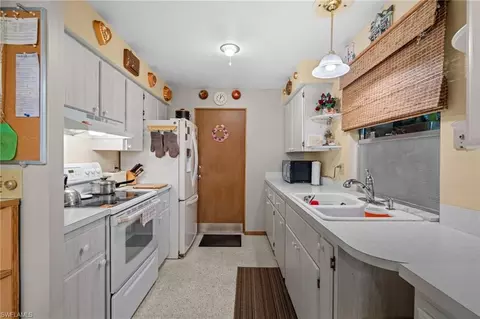 Kitchen - 47 Hilo Ct #47, Naples, FL 34112 photo 2 of 2