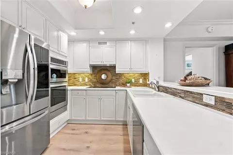 2738 Tiburon Blvd E #206, Naples, FL 34109