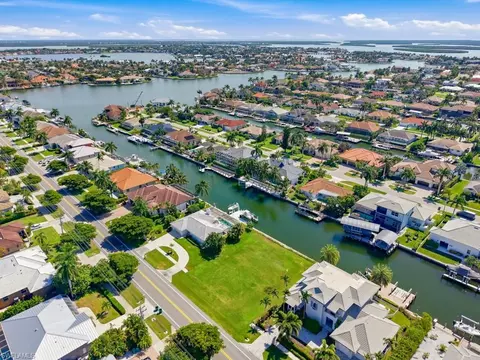 1173 Winterberry Dr, Marco Island, FL 34145