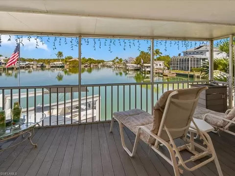 565 Coconut Ave, Goodland, FL 34140