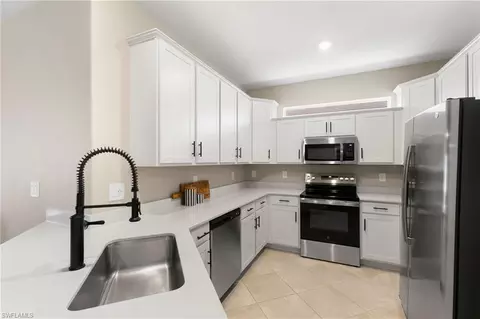 Kitchen - 2340 Dragonfruit Way, Naples, FL 34120 photo 2 of 4