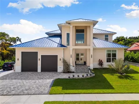 1861 Dogwood Dr, Marco Island, FL 34145