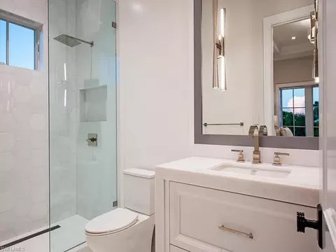 Bath - 1675 Gordon Dr, Naples, FL 34102 photo 5 of 8