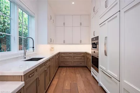 Kitchen - 1675 Gordon Dr, Naples, FL 34102 photo 4 of 5