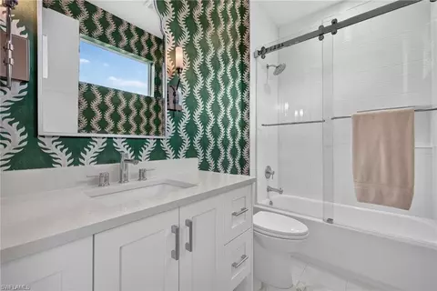 Bath - 591 93rd Ave N, Naples, FL 34108 photo 6 of 7