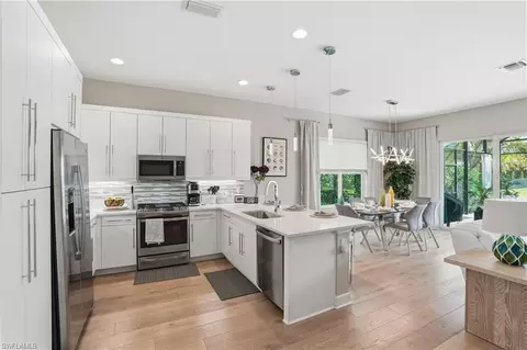 Kitchen - 11394 Jacaranda Dr, Naples, FL 34120 photo 6 of 7