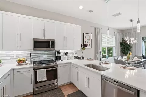 Kitchen - 11394 Jacaranda Dr, Naples, FL 34120 photo 5 of 7