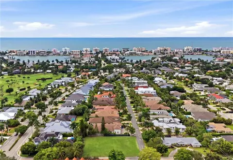 698 Fairway Ter, Naples, FL 34103 photo 6