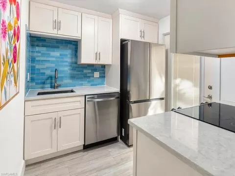 Kitchen - 604 12th Ave S #604, Naples, FL 34102 photo 1 of 2