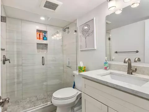 Bath - 604 12th Ave S #604, Naples, FL 34102 photo 1 of 1