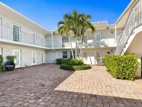 Exterior - 604 12th Ave S #604, Naples, FL 34102 photo 4 of 6
