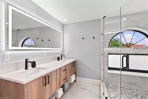 Bath - 637 Beachwalk Cir #E202, Naples, FL 34108 photo 1 of 4