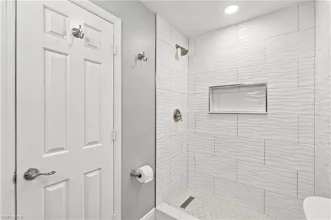 Bath - 637 Beachwalk Cir #E202, Naples, FL 34108 photo 3 of 4