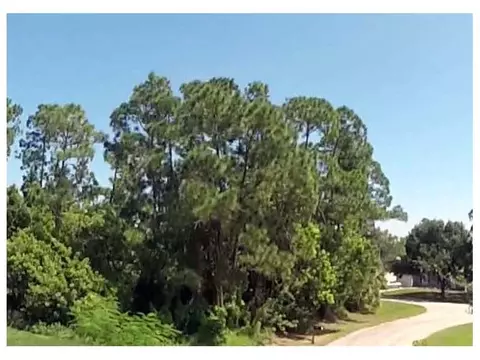 902 Devon Ave, Sebastian, FL 32958 photo 2