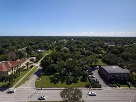 3835 20th St, Vero Beach, FL 32960 photo 2