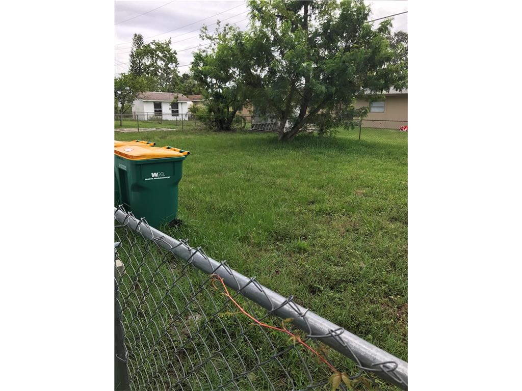 2405 Delaware Dr, Melbourne, FL 32935 photo 9