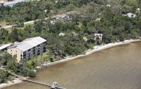 2807 Riverview Dr, Melbourne, FL 32901 photo 2