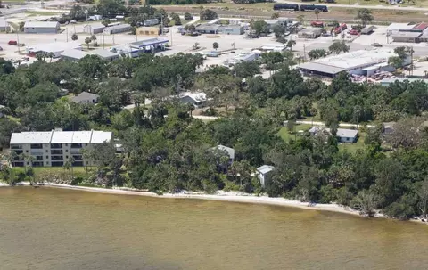 2807 Riverview Dr, Melbourne, FL 32901 photo 4