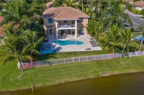 980 Ruby Ave SW, Vero Beach, FL 32968 photo 2