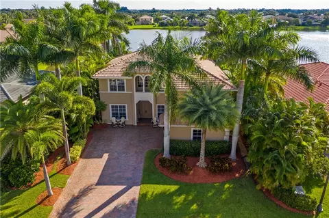 980 Ruby Ave SW, Vero Beach, FL 32968 photo 1