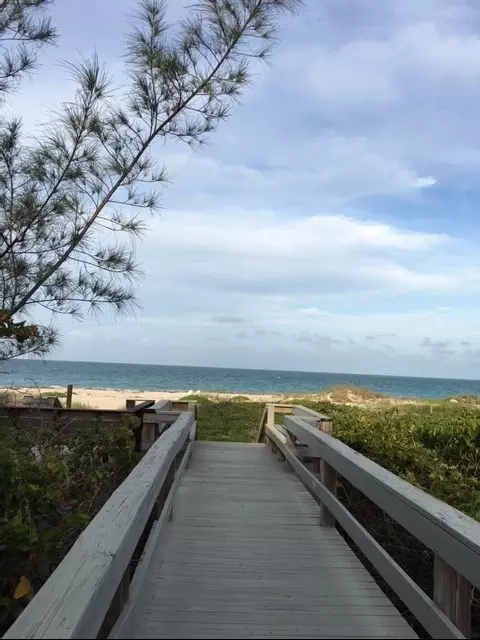 2240 E Beachside Ln, Vero Beach, FL 32963 photo 2