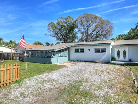 9425 Honeysuckle Dr, Micco, FL 32976 photo 5