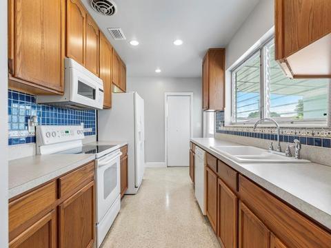 1504 Hedrick Dr, Melbourne, FL 32901 photo 2