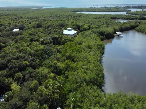 124 Seagrape Rd, Melbourne Beach, FL 32951 photo 4