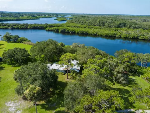 9695 Mockingbird Ln, Micco, FL 32976 photo 4