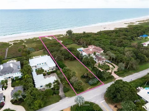 1746 Ocean Dr, Vero Beach, FL 32963