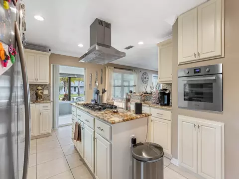 3900 Hickory Dr, Micco, FL 32976 photo 4