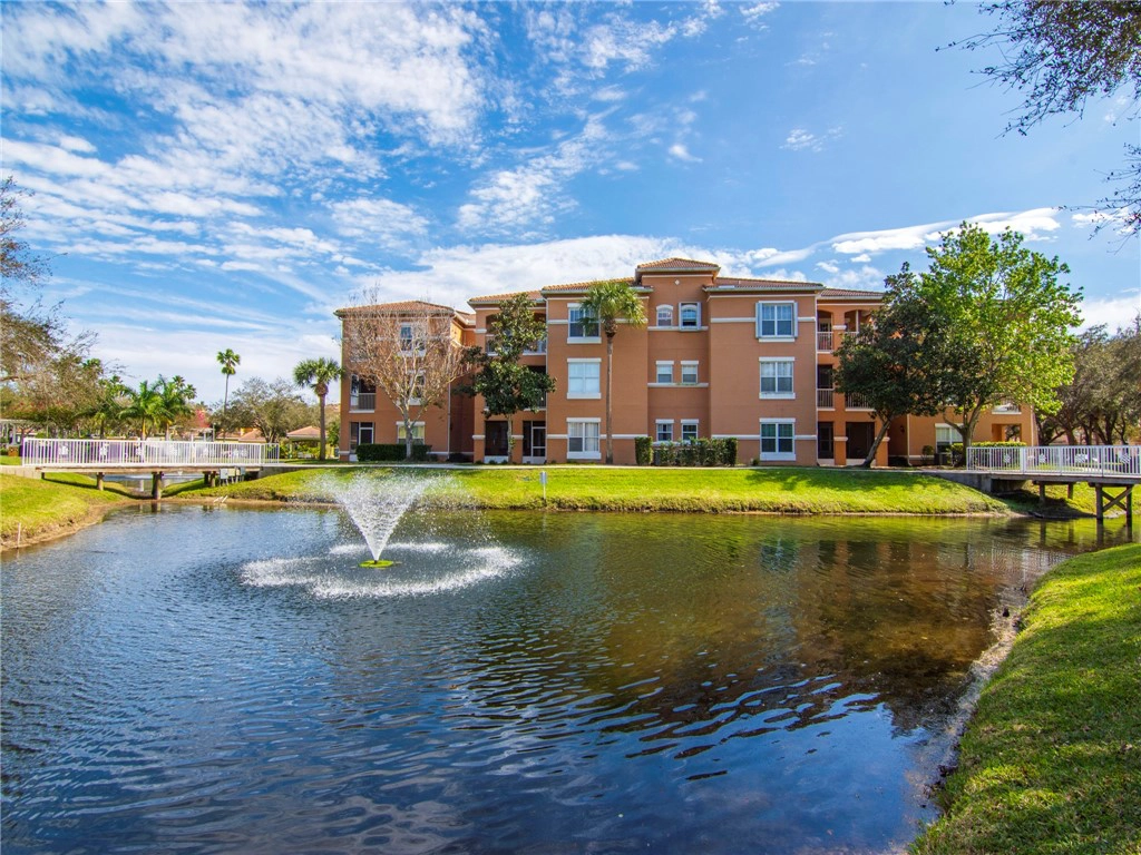 5020 Fairways Cir Unit J304  